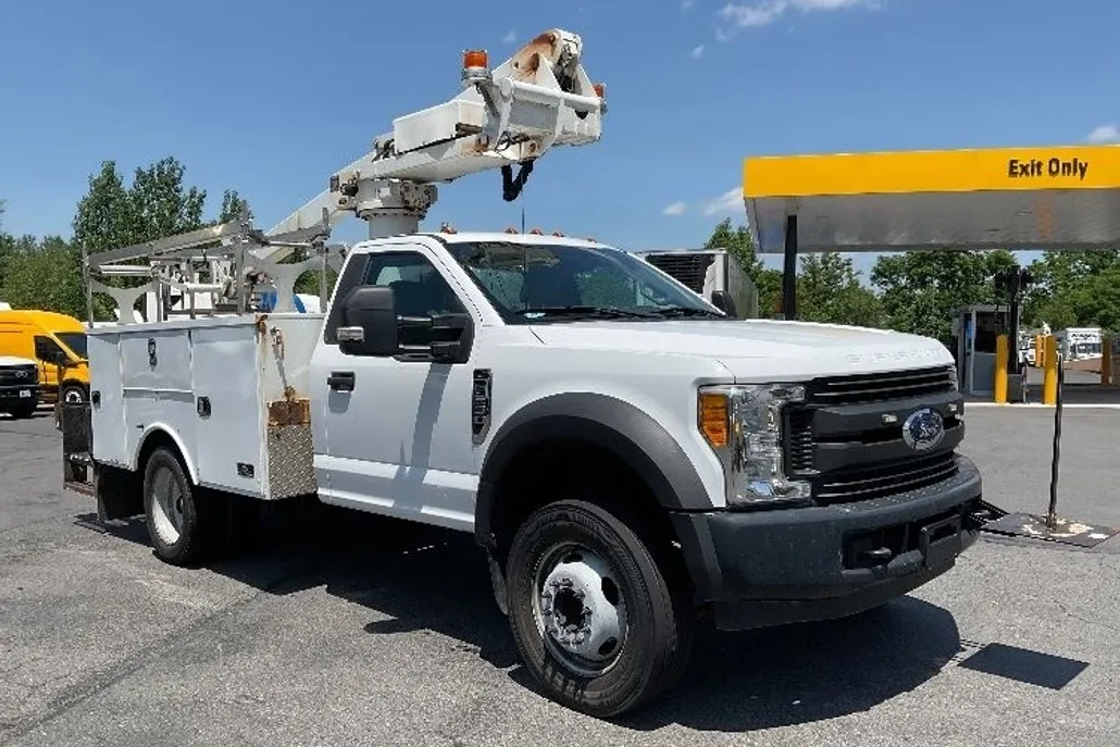 2017 Ford F-550 photo 1