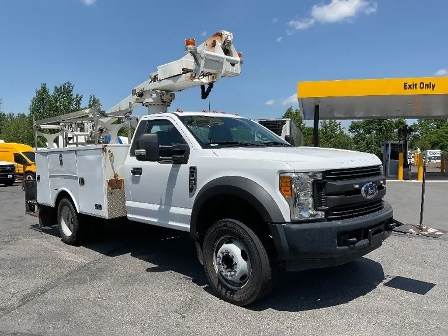 2017 Ford F-550 photo 1
