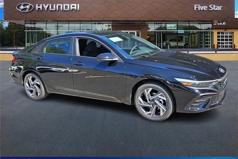 2025 Hyundai Elantra SEL Sport photo 1