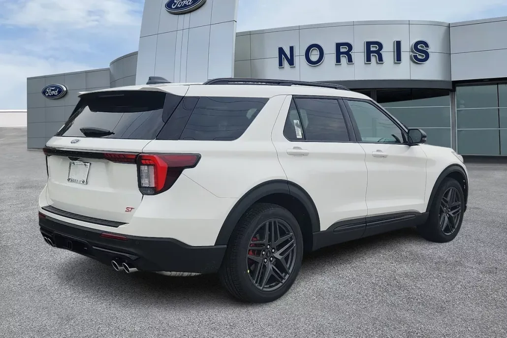 2025 Ford Explorer ST photo 1