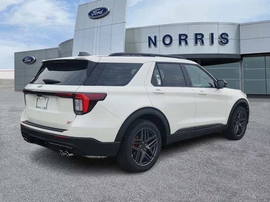 2025 Ford Explorer ST photo 1