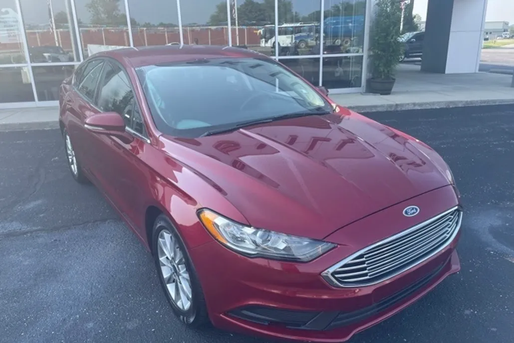 2017 Ford Fusion SE photo 1