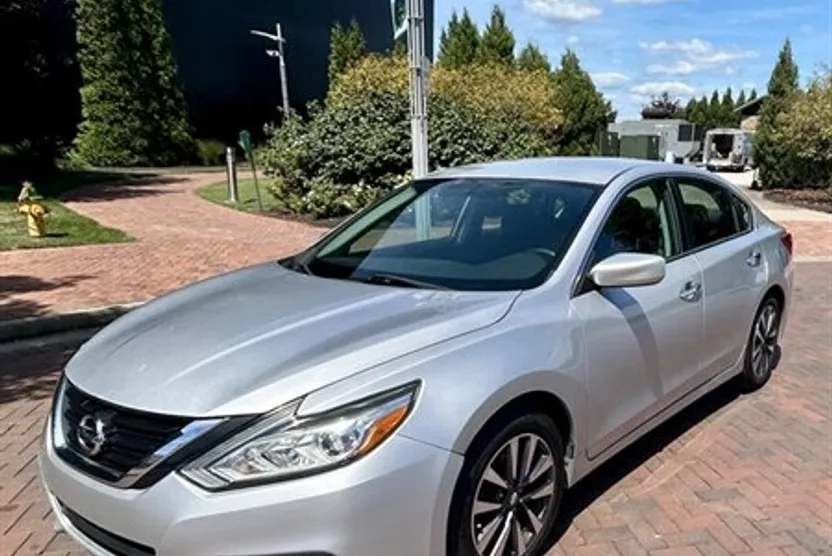 2017 Nissan Altima 2.5 photo 1