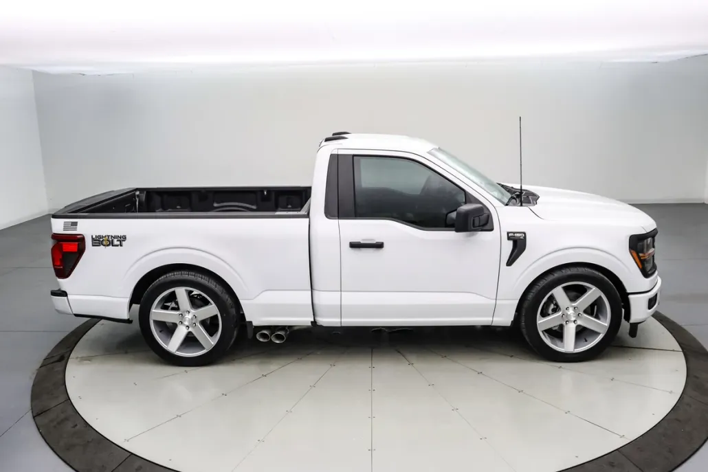 2025 Ford F-150 Lightning photo 1