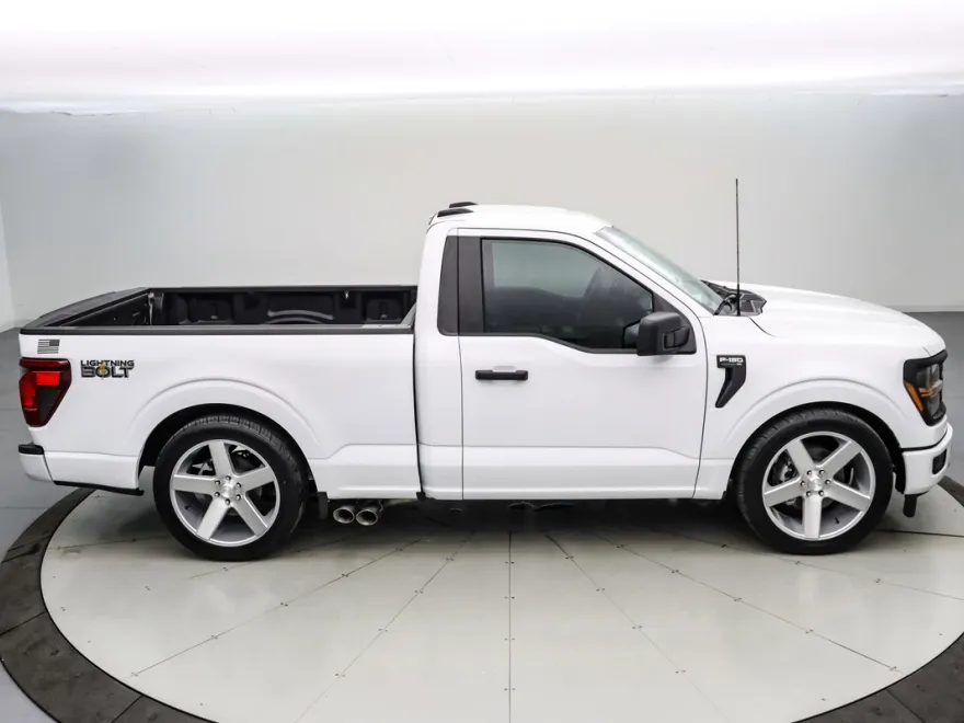 2025 Ford F-150 Lightning photo 1