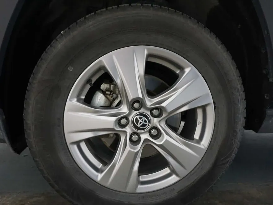 2023 Toyota RAV4 XLE photo 12