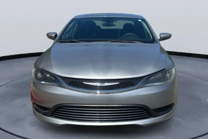 2015 Chrysler 200 LX photo 1