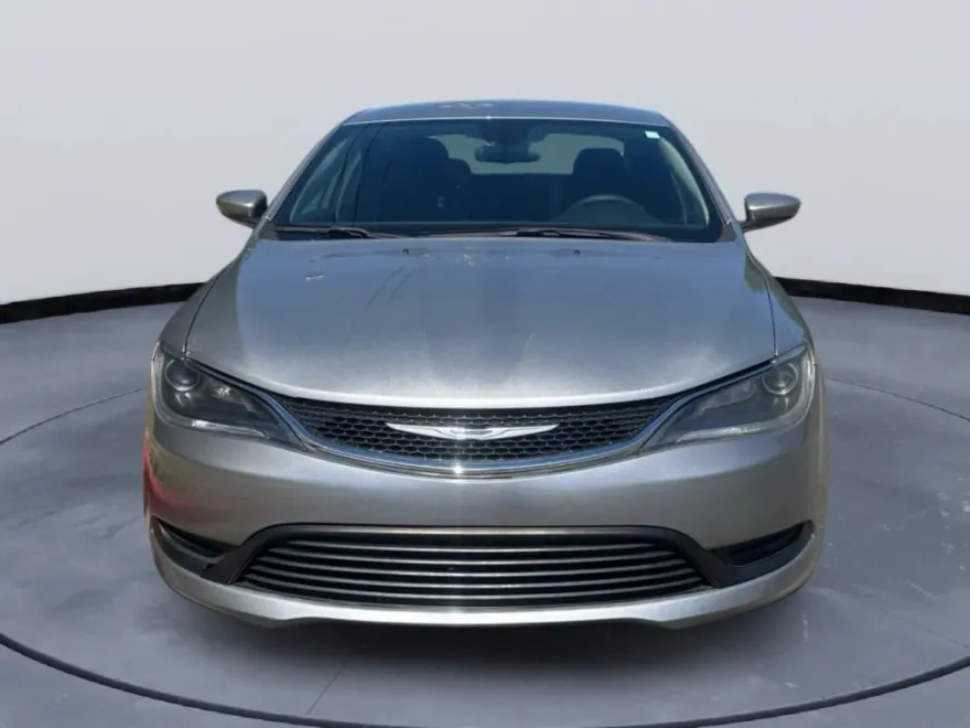 2015 Chrysler 200 LX photo 1