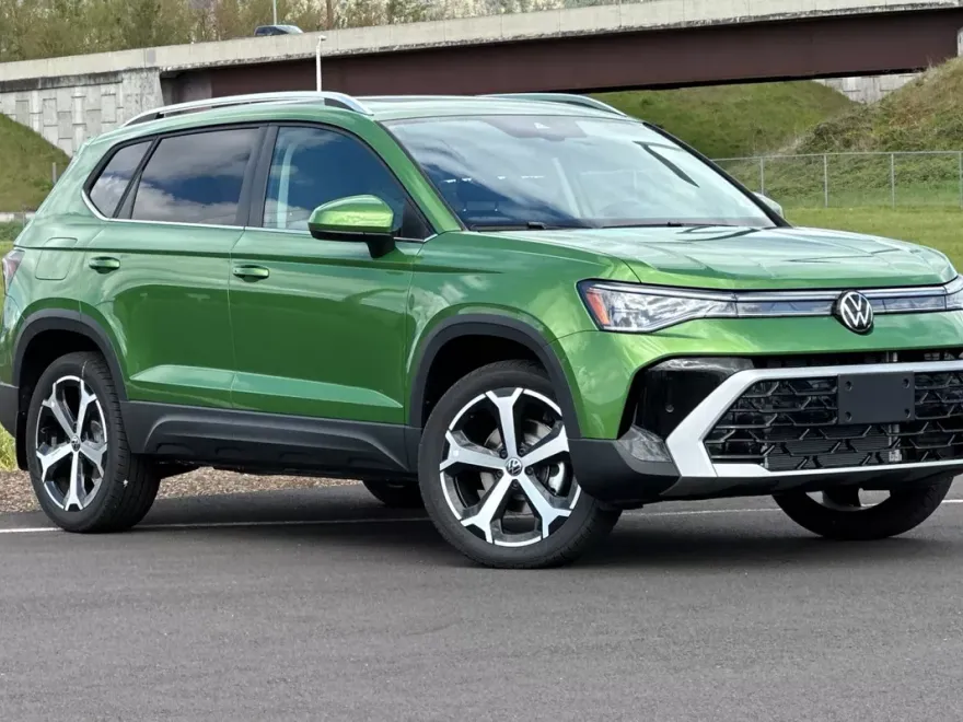 2025 Volkswagen Taos SEL photo 1
