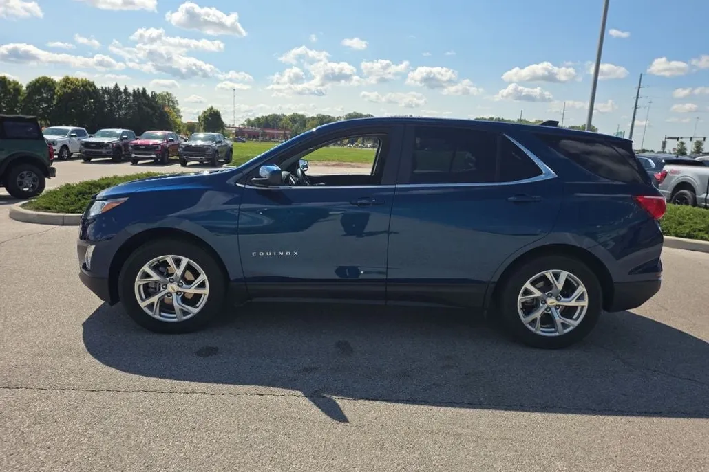 2021 Chevrolet Equinox LT photo 1