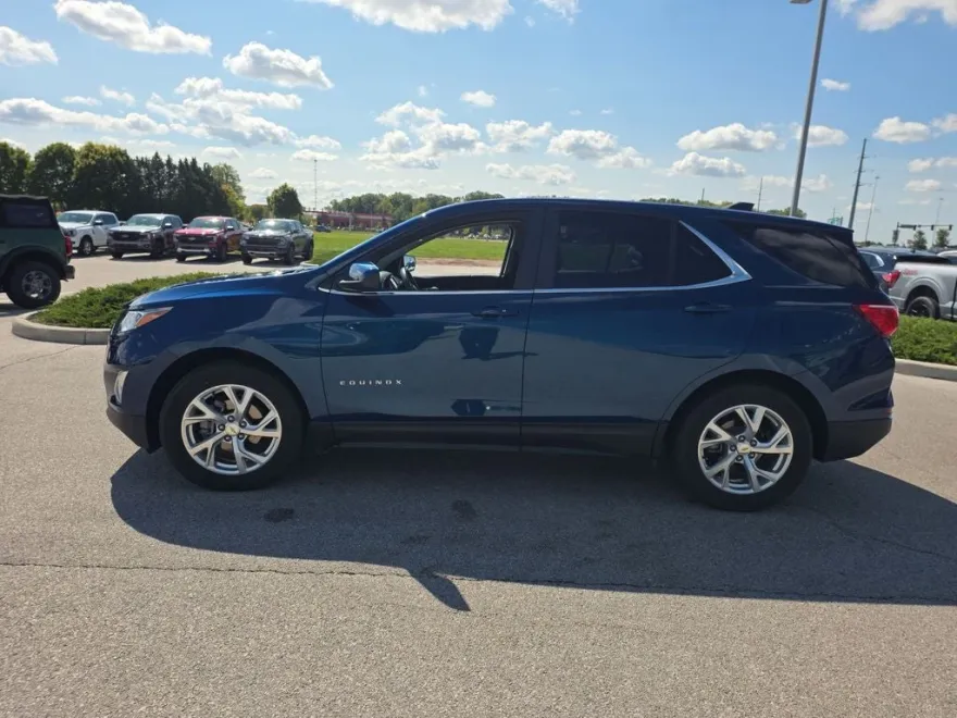 2021 Chevrolet Equinox LT photo 1