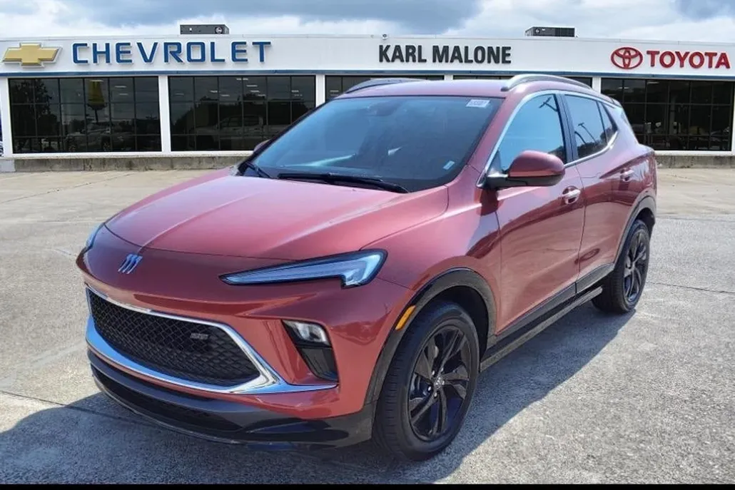 2024 Buick Encore GX Sport Touring photo 1