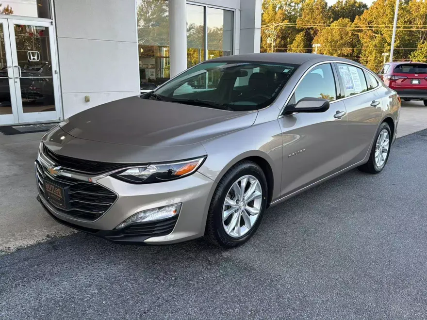 2023 Chevrolet Malibu 1LT photo 1