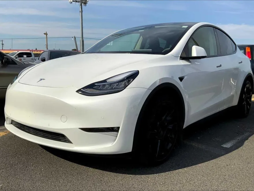 2022 Tesla Model Y Long Range photo 1