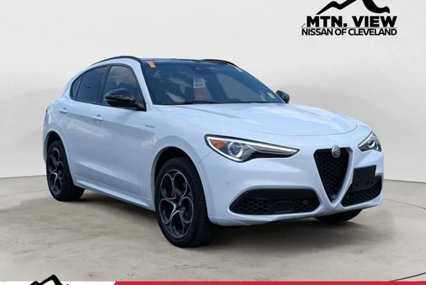 2022 Alfa Romeo Stelvio Ti Sport photo 1