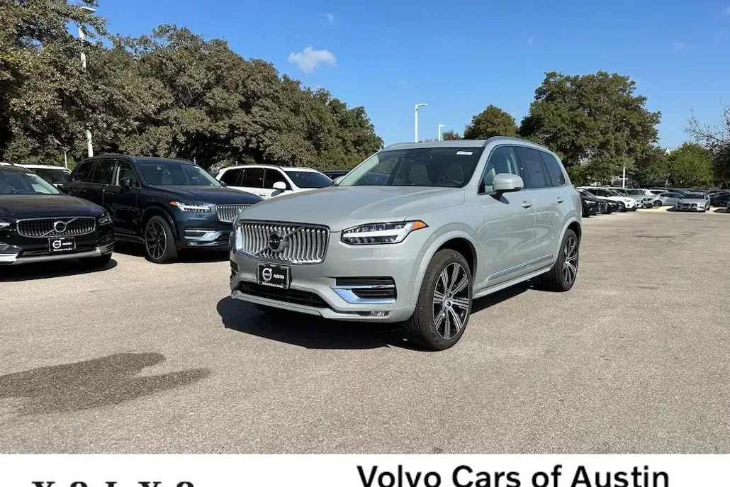 2025 Volvo XC90 Plus AWD photo 1