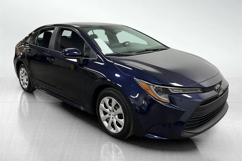 2025 Toyota Corolla LE photo 1