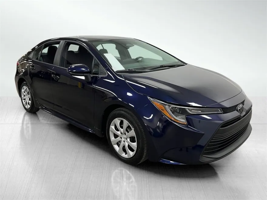2025 Toyota Corolla LE photo 1