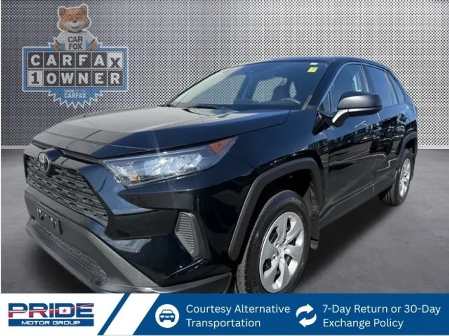 2022 Toyota RAV4 LE photo 1