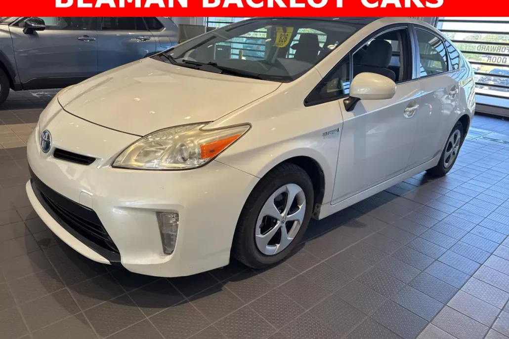 2015 Toyota Prius Three photo 1