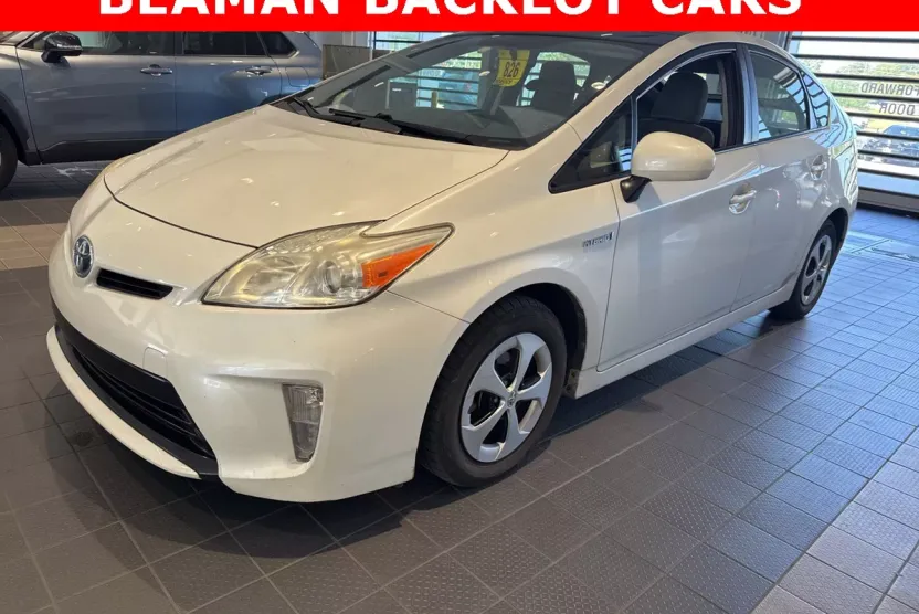 2015 Toyota Prius Three photo 1