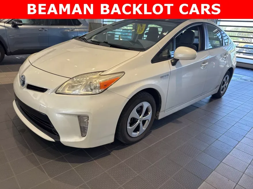 2015 Toyota Prius Three photo 1