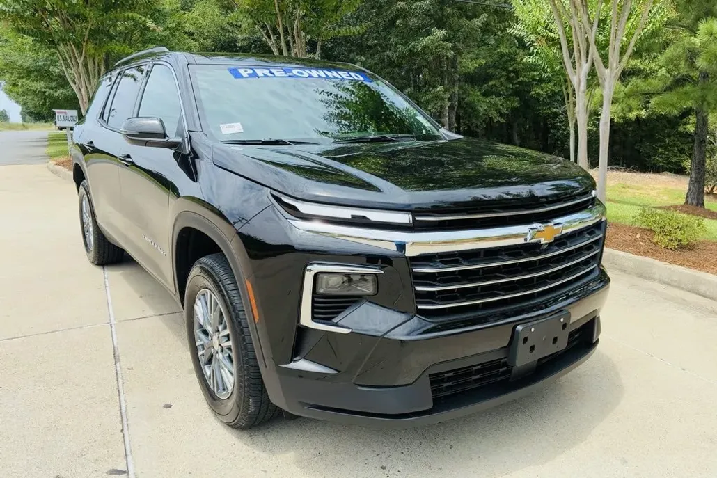 2025 Chevrolet Traverse photo 1