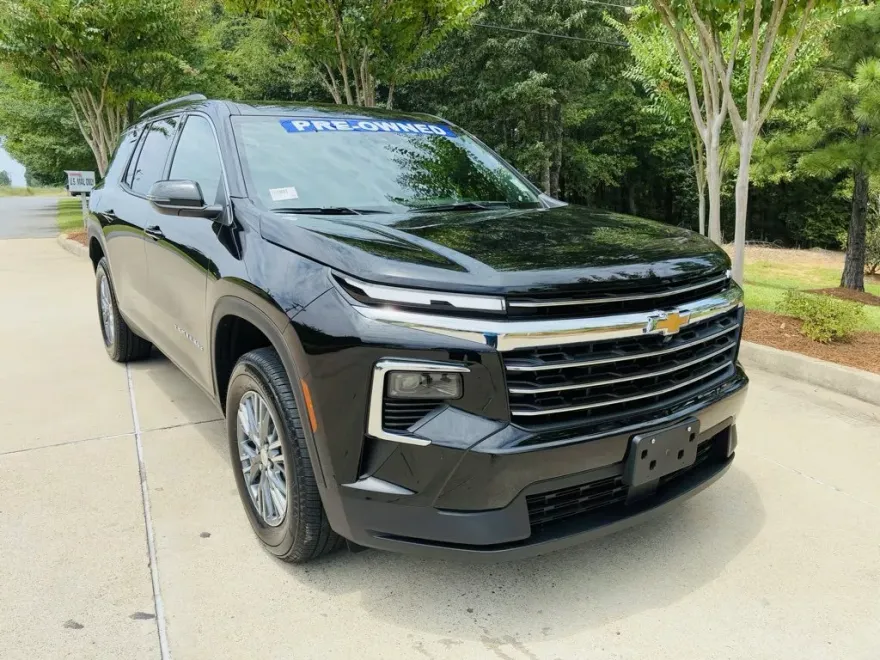 2025 Chevrolet Traverse photo 1