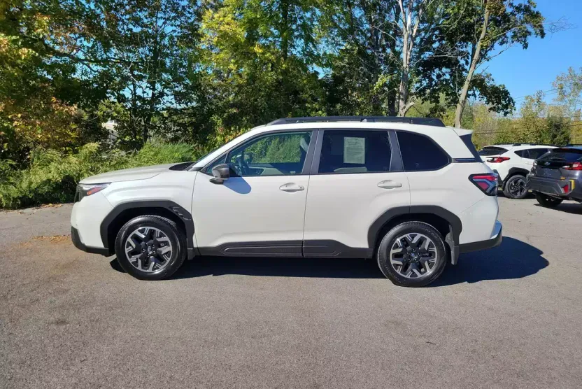 2025 Subaru Forester Premium Base photo 1