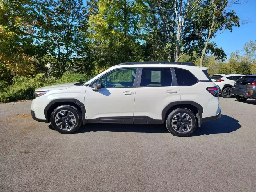 2025 Subaru Forester Premium Base photo 1
