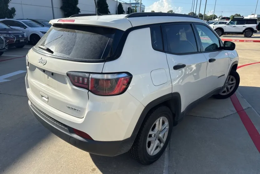 2018 Jeep Compass Sport photo 1