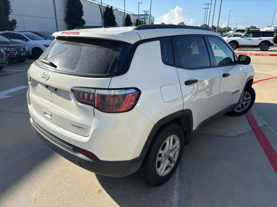 2018 Jeep Compass Sport photo 1