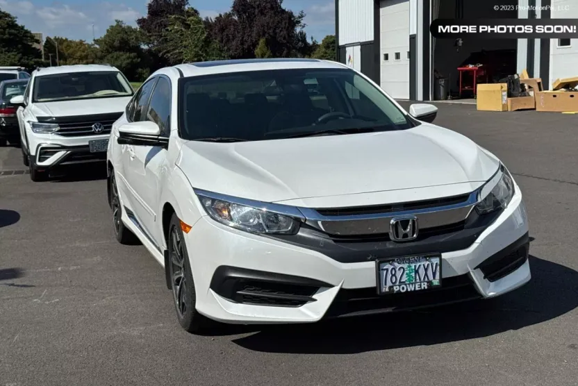 2018 Honda Civic EX photo 1