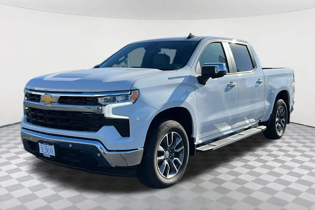 2025 Chevrolet Silverado 1500 LT photo 1