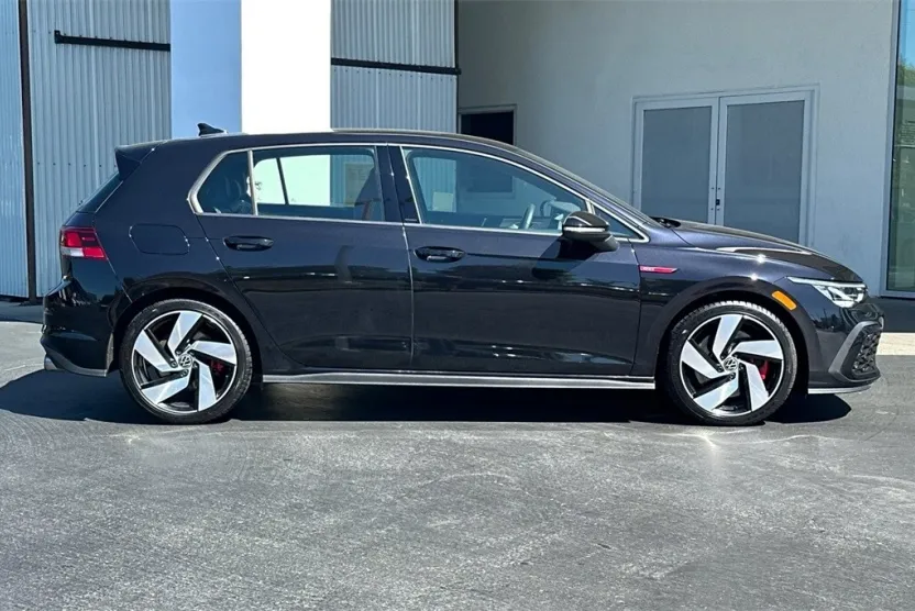 2022 Volkswagen Golf GTI S photo 1