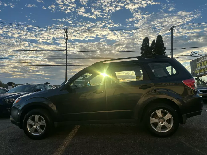 2011 Subaru Forester 2.5X Touring photo 1
