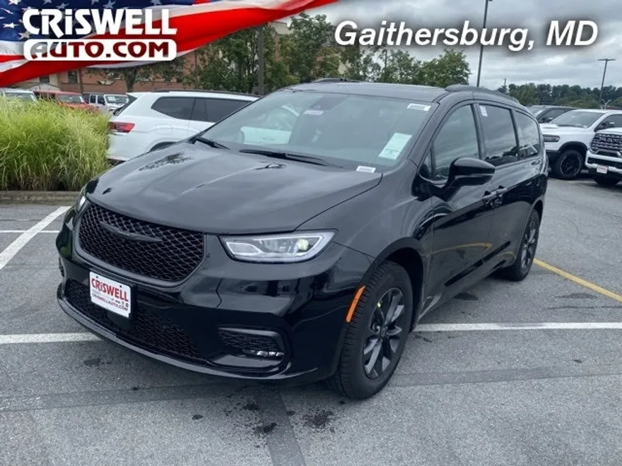 2025 Chrysler Pacifica photo 1