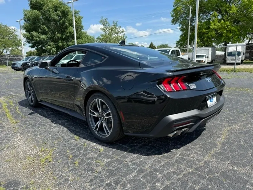 2025 Ford Mustang EcoBoost Premium photo 1