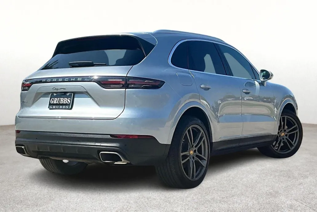 2022 Porsche Cayenne Base photo 1