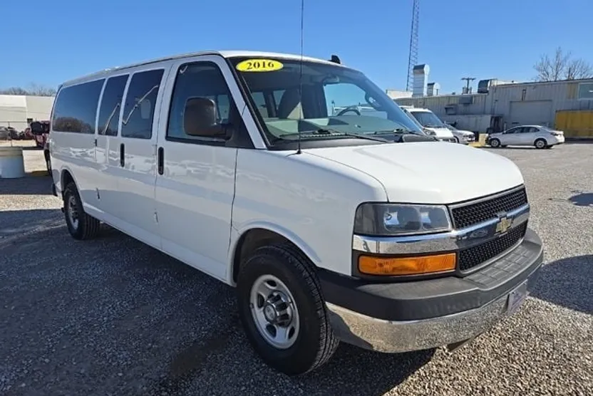 2016 Chevrolet Express 3500 LT Van Passenger photo 1