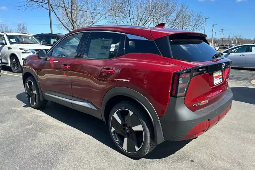 2025 Nissan Kicks SR photo 1