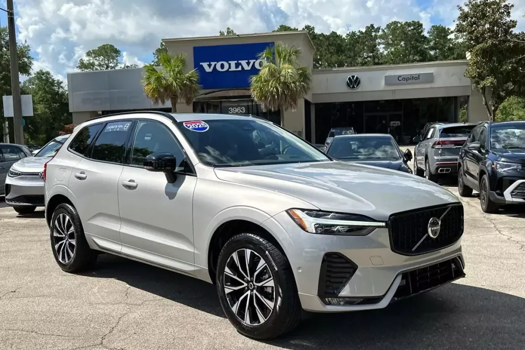2025 Volvo XC60 B5 Plus photo 1