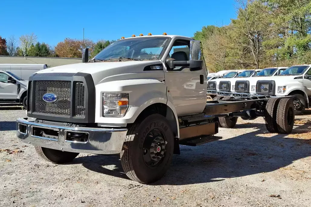 2025 Ford F-650 Base photo 1