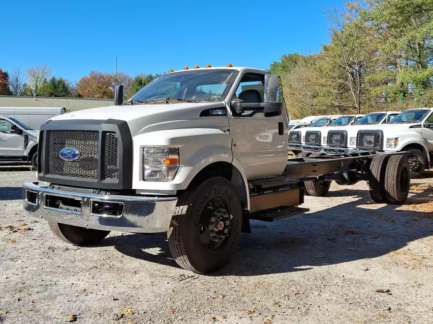 2025 Ford F-650 Base photo 1