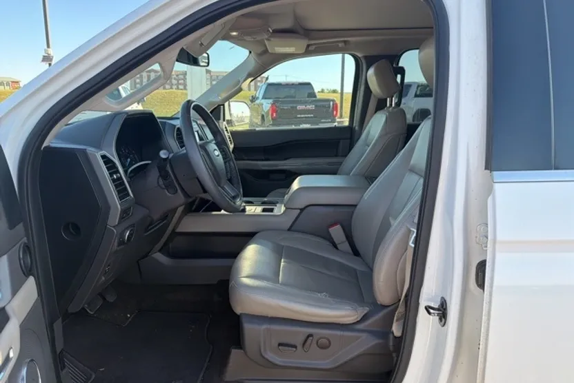 2020 Ford Expedition XLT photo 1
