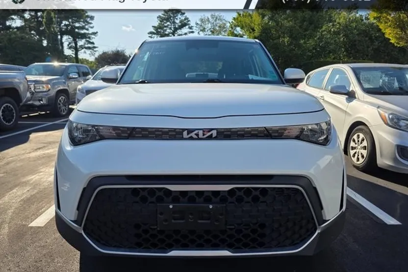 2023 Kia Soul LX photo 1