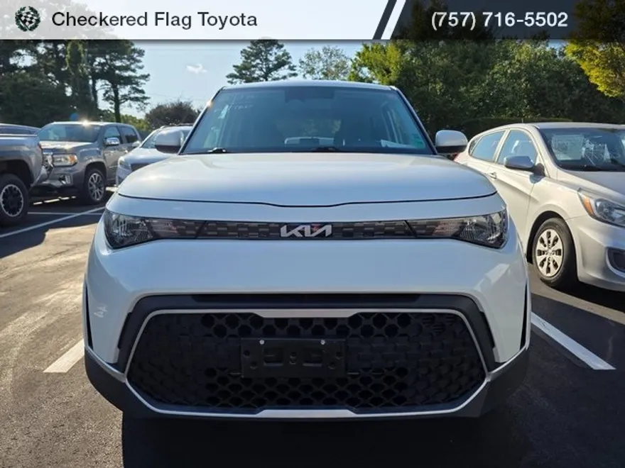 2023 Kia Soul LX photo 1