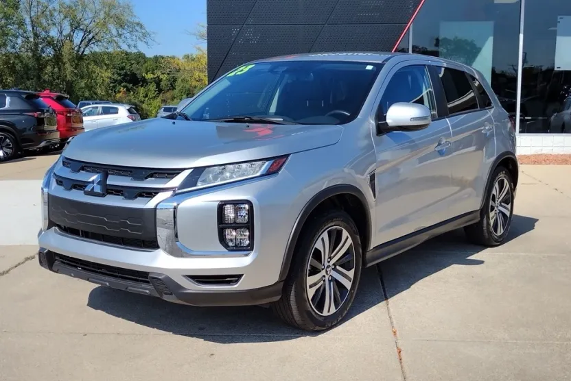 2023 Mitsubishi Outlander Sport SE photo 1