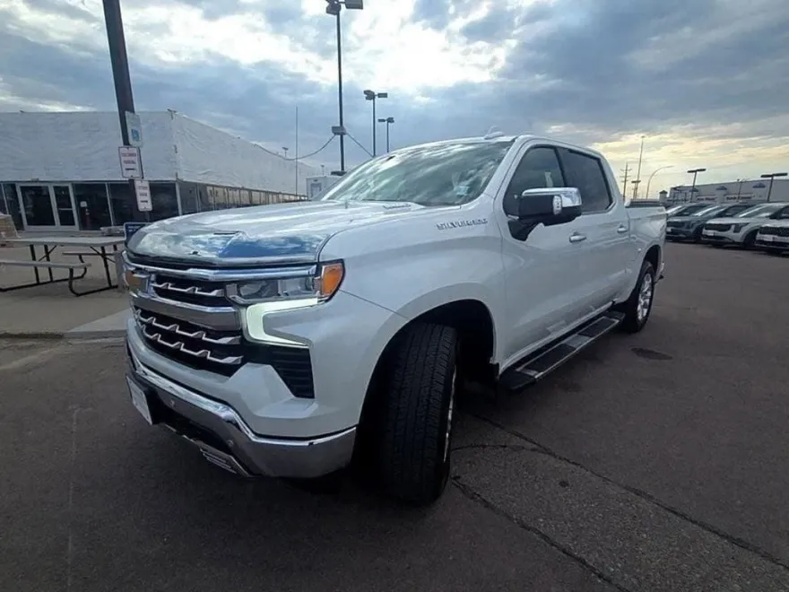 2023 Chevrolet Silverado 1500 LTZ photo 1