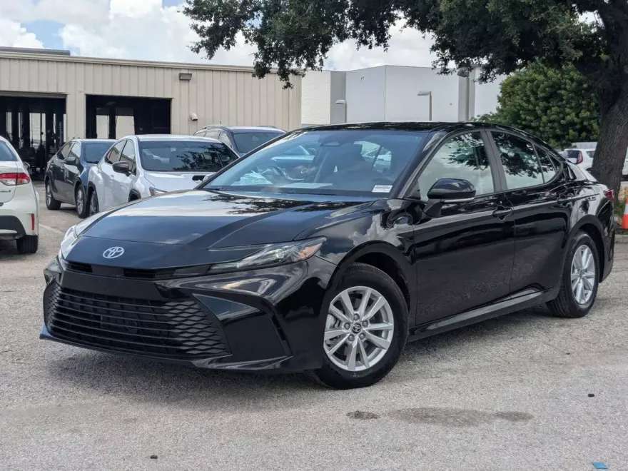 2025 Toyota Camry LE SE photo 1